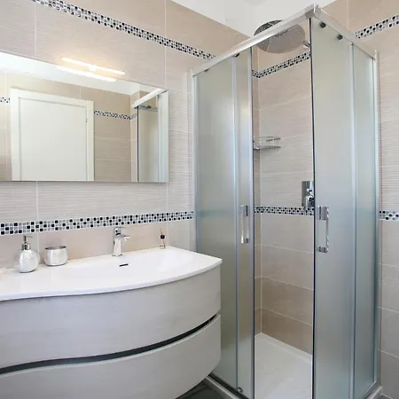 Bed & Breakfast Door